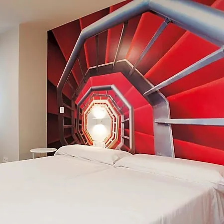 Divan 4*