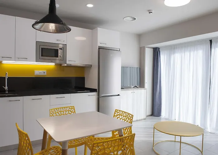 Divan Apartahotel 4*