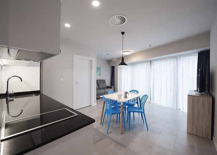 Divan Apartahotel 4*